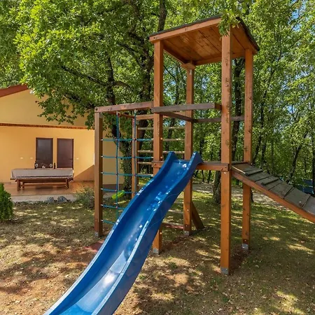 Holiday home Fragola Tinjan